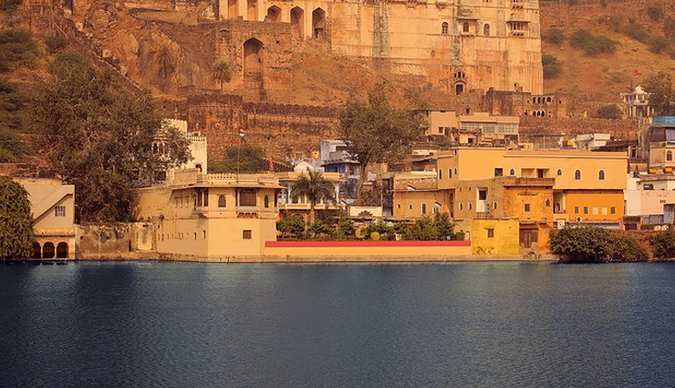 Bundi,rajasthan,places to visit in bundi,tourist attraction in bundi,garh palace,taragarh fort,sadar bazar and markets,stepwells,nawal sagar,sukh mahal