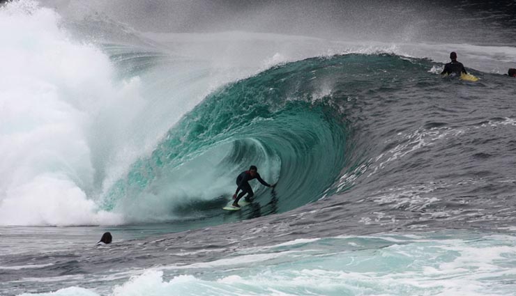 top 5 most famous places to learn surfing,lagos,portugal,bundoran,ireland,waikiki,hawaii,byron bay,australia,inch marlow,barbados