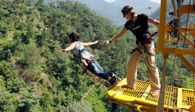 bungee jumping,places for bungee jumping in india,india,rishikesh,uttarakhand,anjuna beach,goa,Bundi,rajasthan,lucknow,uttar pradesh