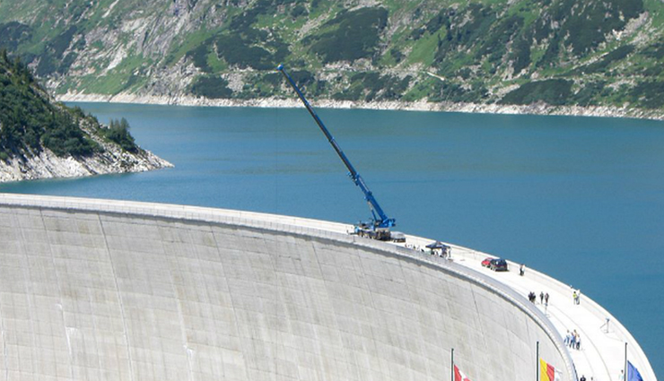 worlds highest bungee jumping facilities,highest bungee jumping,vidraru dam,romania,kolnbrein dam bungee jump,austria,niouc bridge,switzerland,europabrücke bridge,austria,bloukrans bridge bungee jump,south africa,verzasca dam bungee jump,switzerland,kaligandaki river,nepal,macau tower bungee jump,china,baling bridge bungee jump,china
