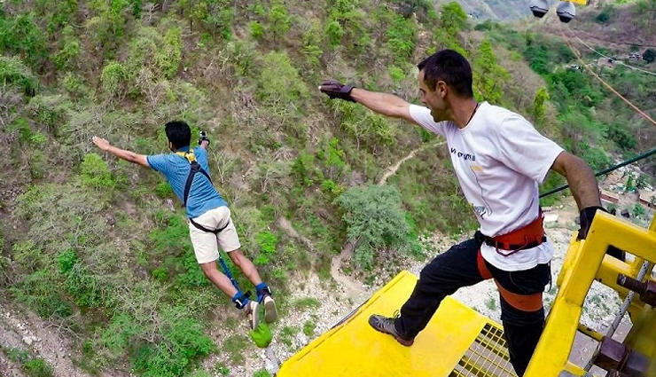 bungee jumping,places for bungee jumping in india,india,rishikesh,uttarakhand,anjuna beach,goa,Bundi,rajasthan,lucknow,uttar pradesh
