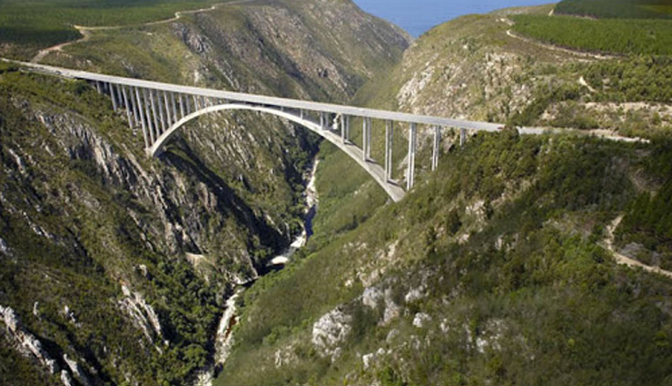 worlds highest bungee jumping facilities,highest bungee jumping,vidraru dam,romania,kolnbrein dam bungee jump,austria,niouc bridge,switzerland,europabrücke bridge,austria,bloukrans bridge bungee jump,south africa,verzasca dam bungee jump,switzerland,kaligandaki river,nepal,macau tower bungee jump,china,baling bridge bungee jump,china