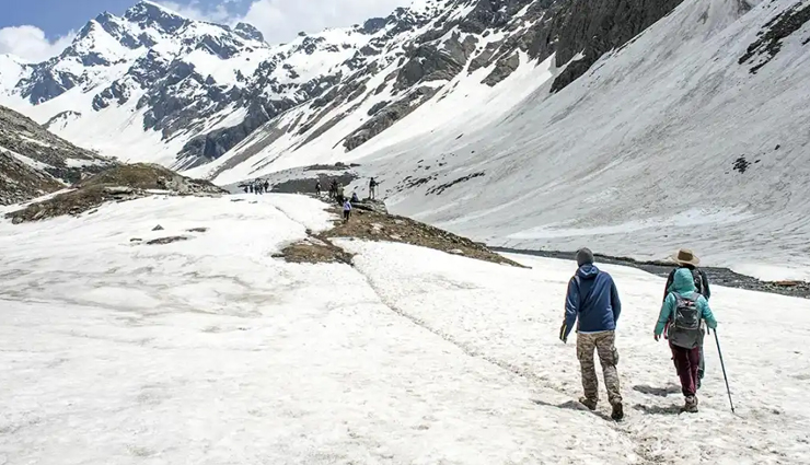 buran ghati trek,himachal pradesh treks,buran ghati pass,himalayan trekking trails,offbeat treks in india,best treks in himachal,buran ghati adventure,pabbar valley trek,dayara thach meadows,high altitude trek india,buran ghati trek blog,buran ghati trekking experience,unexplored himalayan treks,janglik to barua trek,scenic treks in india