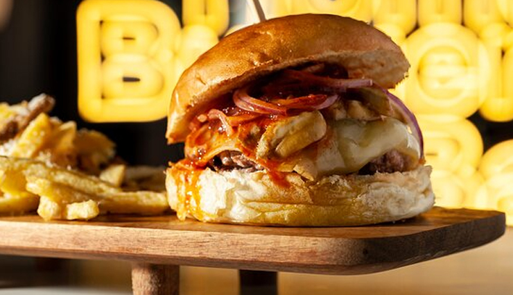 best burger around the world,must try burger,paris new york in paris,france,fergburger in queenstown,new zealand,the brazen head in dublin,ireland,ritz in sao paulo,brazil,home burger bar in madrid,spain,smokey saloon in seoul,south korea