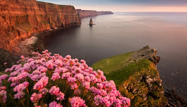 प्राकृतिक व मानव निर्मित सुन्दरता से ओतप्रोत है आयरलैण्ड, वहाँ बसने पर सरकार देगी 71 लाख रुपये tourist places ireland,top attractions ireland,best places to visit in ireland,must-see destinations ireland,famous landmarks ireland,ireland travel guide