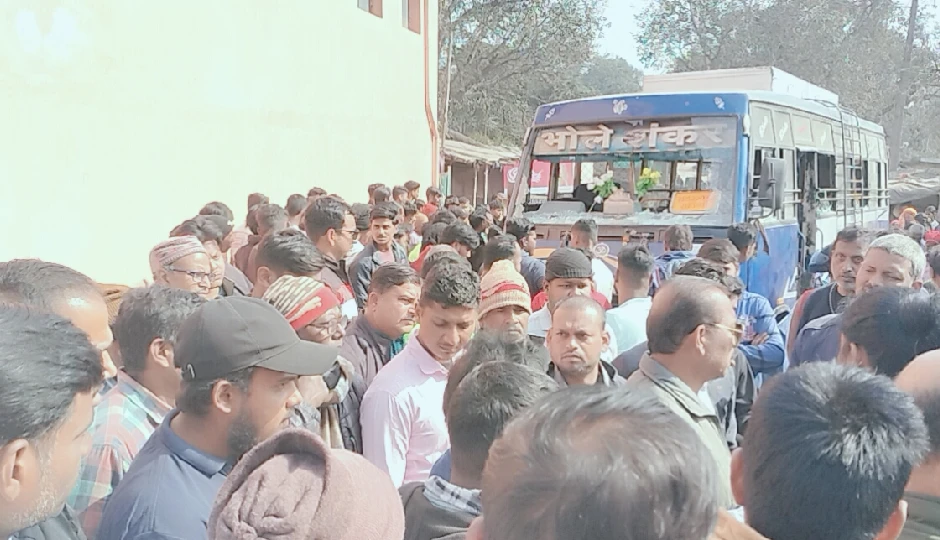 बारीगोड़ा फाटक पर भयावह हादसा, चाय पीने उतरा बस चालक, ढलान से लुढ़की बस ने स्कूटी सवार छात्रा की ले ली जान