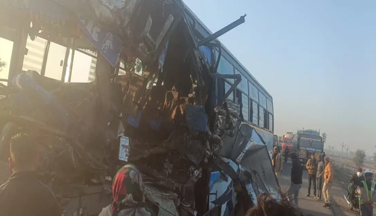 राजस्थान में हुआ बड़ा सड़क हादसा, ट्रेलर से टकराई स्कूली बच्चों से भरी बस, 2 मरे, 10 से ज्यादा घायल
