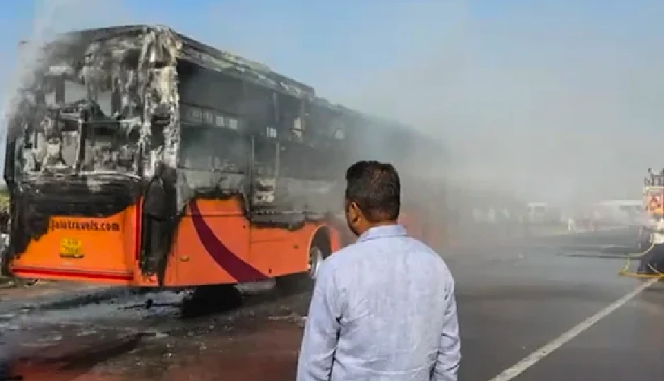 जैसलमेर बस हादसे में 20 जिंदगियां राख में तब्दील, पहचान के लिए जोधपुर लाए गए शव, DNA सैंपलिंग शुरू – सरकार ने जारी की हेल्पलाइन