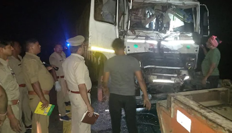 UP: आगरा-लखनऊ एक्सप्रेसवे पर ट्रक ने खड़ी बस को मारी टक्कर, 3 की मौत