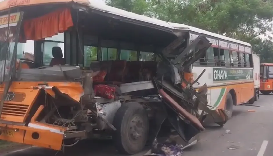 बहराइच-गोंडा हाईवे पर भीषण सड़क हादसा, ट्रैक्टर-ट्रॉली से भिड़ी रोडवेज बस; चालक की मौत, 11 यात्री घायल