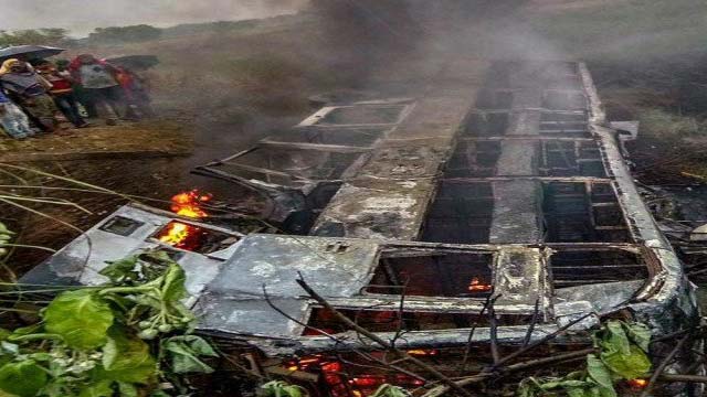 बिहार के मोतिहारी में दर्दनाक हादसा, बस में आग लगने से जिंदा जले 27 लोग
