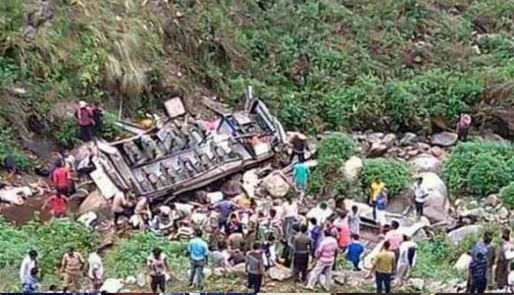 महाराष्ट्र : कॉलेज की बस 500 फुट गहरी खाई में गिरी, 32 की मौत