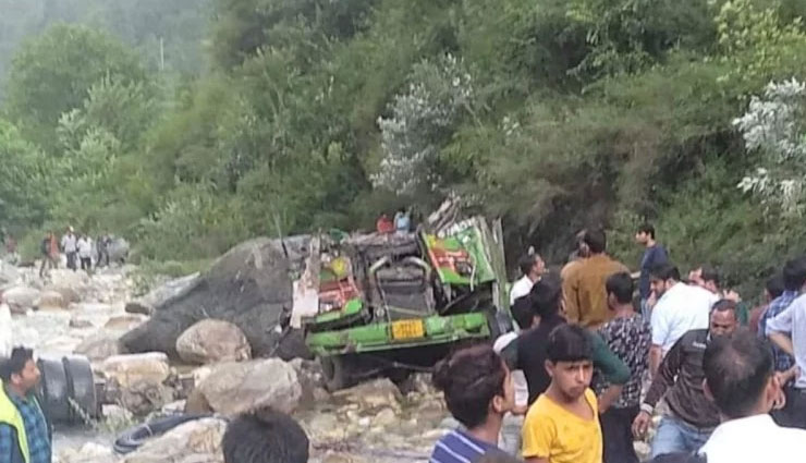 हिमाचल प्रदेश: 500 फीट गहरी खाई में गिरी बस, 60 लोग थे सवार 30 की हुई मौत, कई घायल