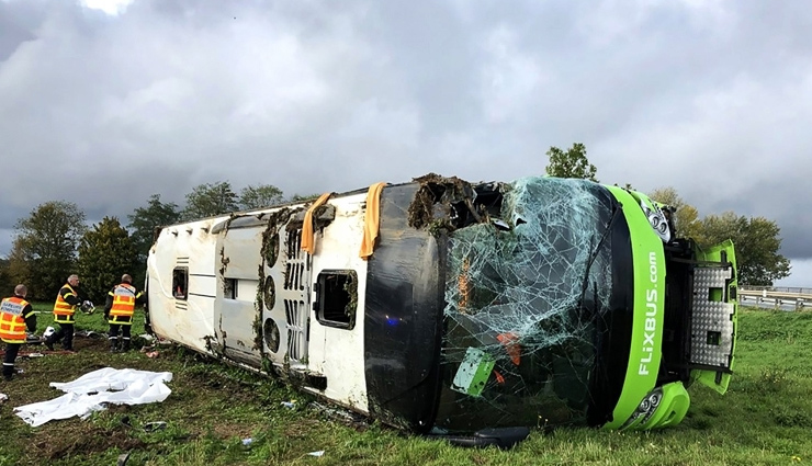 Bus carrying stranded migrant labourers from Surat to Odisha overturns, at least one dead