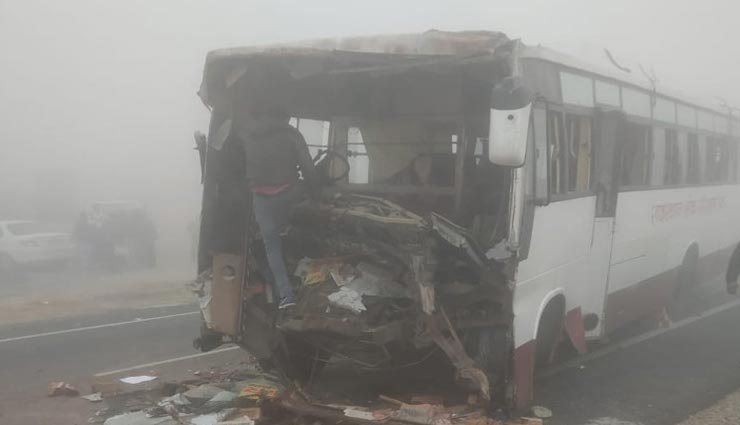 चूरू : लोक परिवहन बस के साथ हुआ भीषण हादसा, उड़े परखच्चे, ड्राइवर सहित एक की हुई मौत