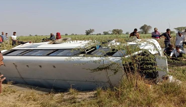 टोंक : हादसा बना खुशियों में रोड़ा, पलटी सगाई करने जा रही परिजनों से भरी बस, 34 लोग घायल
