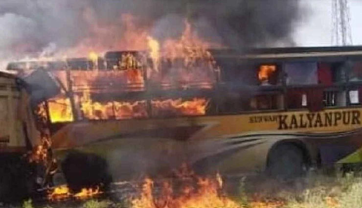 राजस्थान: बाड़मेर-जोधपुर हाईवे पर बड़ा हादसा, ट्रक और सवारियों से भरी बस में भीषण टक्कर, 12 लोग जिंदा जले