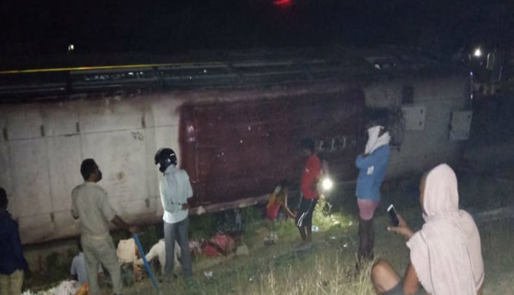 यूपी / प्रयागराज में मजदूरों से भरी बस पलटी, 35 घायल, 9 की हालत गंभीर