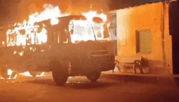 अजमेर: नसीराबाद रोडवेज बस स्टैंड पर बस में लगी अचानक आग, 20 फीट तक अपने आप चली