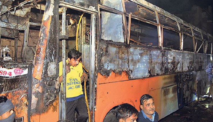 राजस्थान: जालोर में हाइटेंशन लाइन की चपेट में आई बस, 6 लोग जिंदा जले, 36 झुलसे 