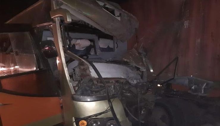 राजस्थान : भीषण सड़क हादसे में एक की मौत 16 घायल, बस और ट्रेलर में भिडंत, परीक्षा से वंचित हुए कई अभ्यर्थी
