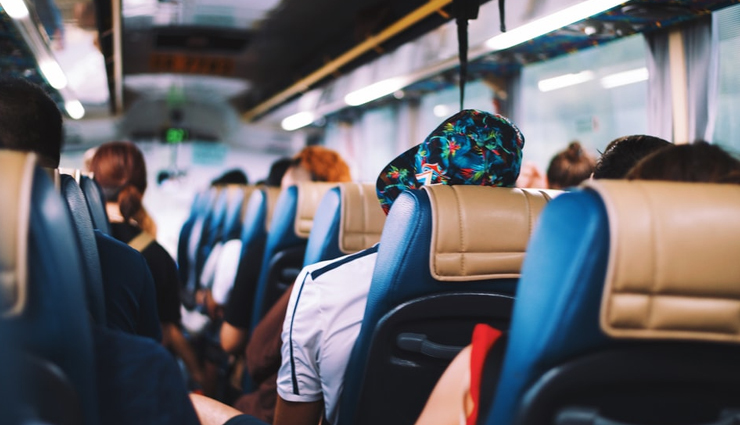 5 Travel Essentials You Must Keep During Bus Travel