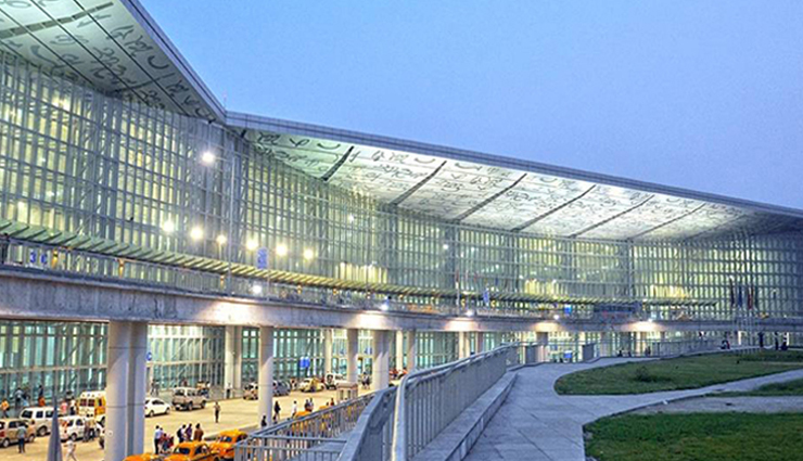 busiest airports of india,india,indian airports,indira gandhi international airport,delhi,chhatrapati shivaji international airport,mumbai,kempegowda international airport,bengaluru,chennai international airport,chennai,netaji subhas chandra bose international airport,kolkata,rajiv gandhi international airport,hyderabad