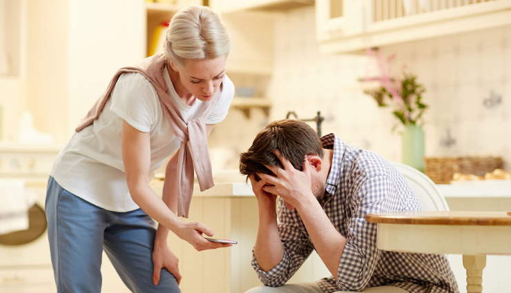 signs a guy is jealous,jealous guy behavior,how to tell if a guy is jealous,jealous boyfriend signs,signs of jealousy in men,insecure guy signs,jealousy warning signs,guy acting jealous,boyfriend jealous behavior,subtle signs of jealousy,jealous boyfriend tendencies,relationship jealousy signs,guy showing jealousy,how to spot jealousy in men,identifying a jealous boyfriend