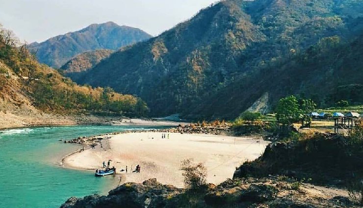 must visit places in rishikesh,top attractions in rishikesh,best spiritual places in rishikesh,adventure activities in rishikesh,rishikesh sightseeing spots,yoga and meditation in rishikesh,rishikesh temples to visit,adventure travel in rishikesh,best places for river rafting in rishikesh,rishikesh sacred sites and temples