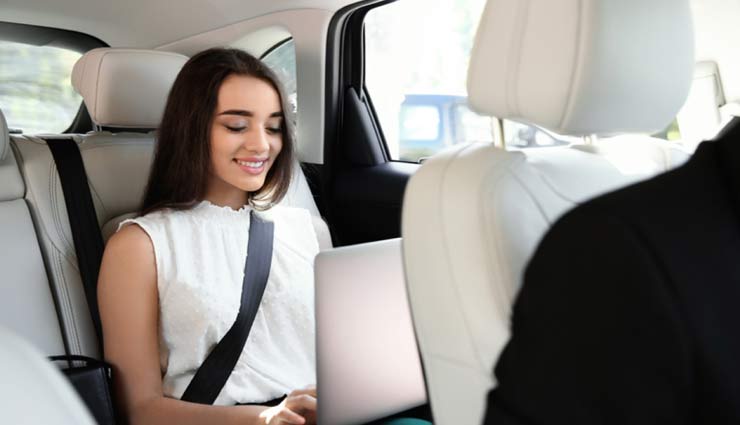 कैब में सफ़र के दौरान महिलाएं रखें इन बातों का ध्यान, सुरक्षा के लिए बहुत जरूरी