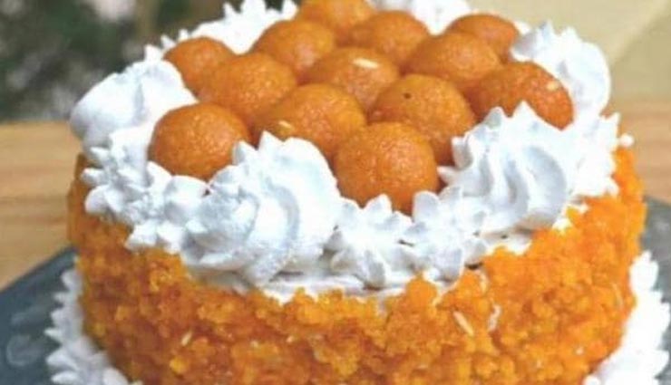 नतीजों से पहले बीजेपी में जश्न का माहौल, मंगाया 7 किलो का लड्डू केक 