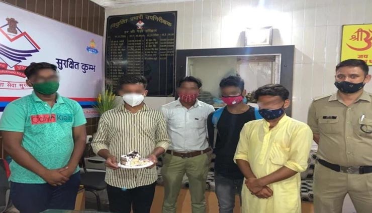 हरिद्वार : हरकी पैड़ी पर बर्थडे केक काटना पड़ा भारी, हुड़दंग मचाते चार युवकों समेत पांच गिरफ्तार