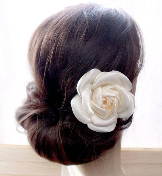 flowers wear in hair,purple orchid,daisy,red rose,marigold flower,lily,peony,camellia flower,magnolia flower,fashion,fashion tips