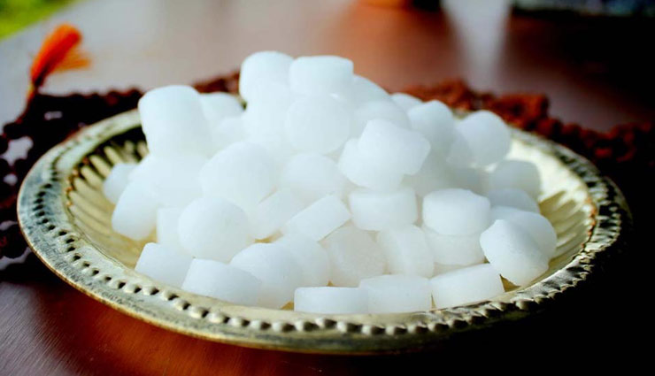 कपूर के ये टोटके कर देंगे आपको मालामाल, संवारेंगे आपका जीवन 