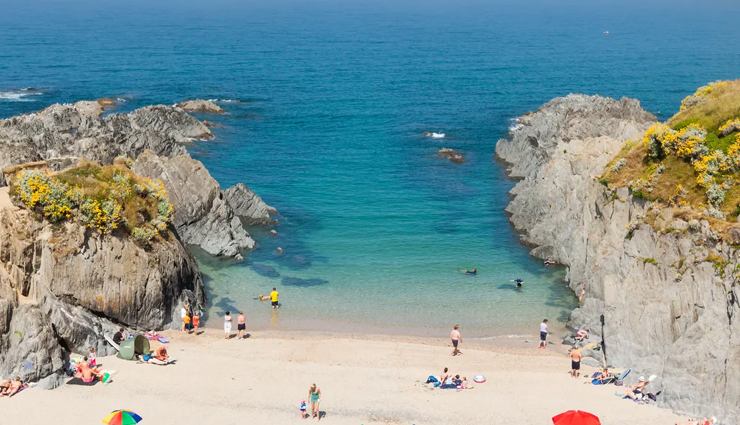 camping vacation destination around the world,sahara desert in morocco,mount cook national park in new zealand,nubra valley ladakh in india,devon in england,yellowstone national park in the usa