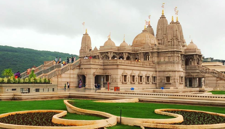 canada,temples in canada,baps shri swami narayan mandir,buddhist temple,international buddhist society,shri vitthal mandir,devi mandir,sharon temple,hare krishna temple,fo guang shan temple