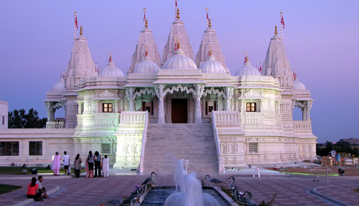 canada,temples in canada,baps shri swami narayan mandir,buddhist temple,international buddhist society,shri vitthal mandir,devi mandir,sharon temple,hare krishna temple,fo guang shan temple