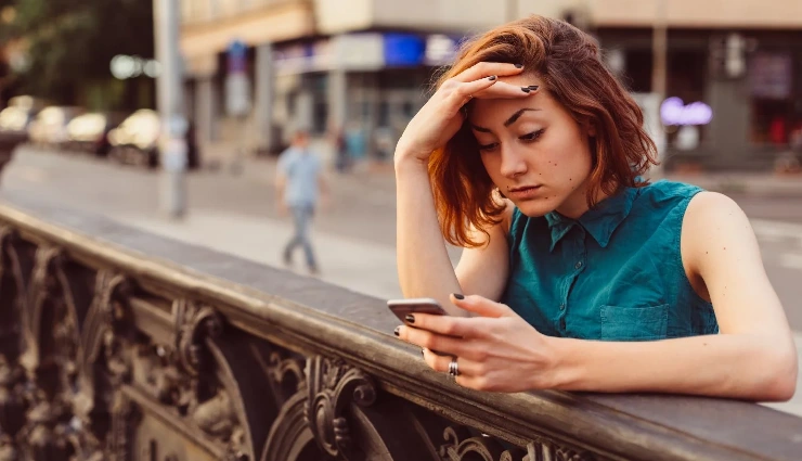 long-distance relationship signs,losing interest in relationship,relationship warning signs,long-distance love tips,partner losing interest,relationship advice,long-distance relationship help,communication in long-distance relationships,emotional connection,relationship struggles