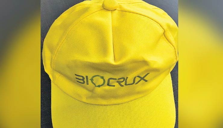 t-shirt and caps,crushing water bottles,indian railway,indian railway news in hindi,news,weird news in hindi