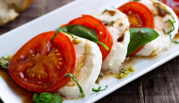 Caprese Salad with Pesto Sauce: A Refreshing Father's Day Delight