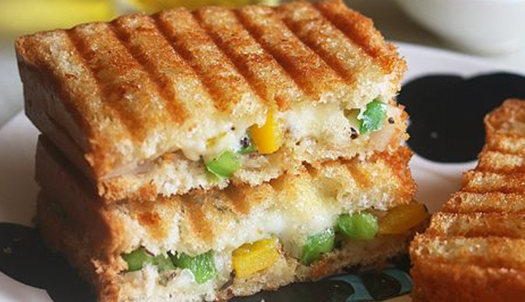 cheese capsicum sandwich,cheese capsicum sandwich reicpe,sandwich recipe,cheese recipe,breakfast recipe,recipe