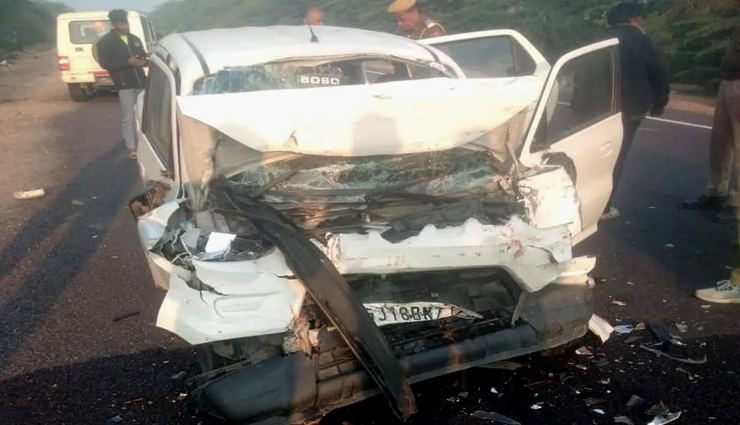 राजस्थान में भीषण सड़क हादसा, जैसलमेर से गुजरात जा रही कार को अज्ञात वाहन ने मारी टक्कर, 3 मरे, 1 घायल