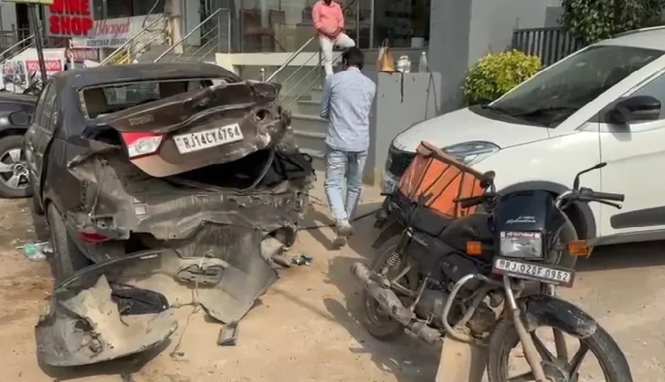 जयपुर में तेज रफ्तार का तांडव, बेकाबू कार ने एक के बाद एक 5 वाहनों को मारी जोरदार टक्कर; तस्वीरें सामने आईं jaipur car accident,high speed car crash,reckless driving jaipur,drunk driver jaipur,jaipur road accident,jaipur vehicle collision,jaipur traffic mishap,car hits 5 vehicles,jaipur accident news,jaipur crash photos