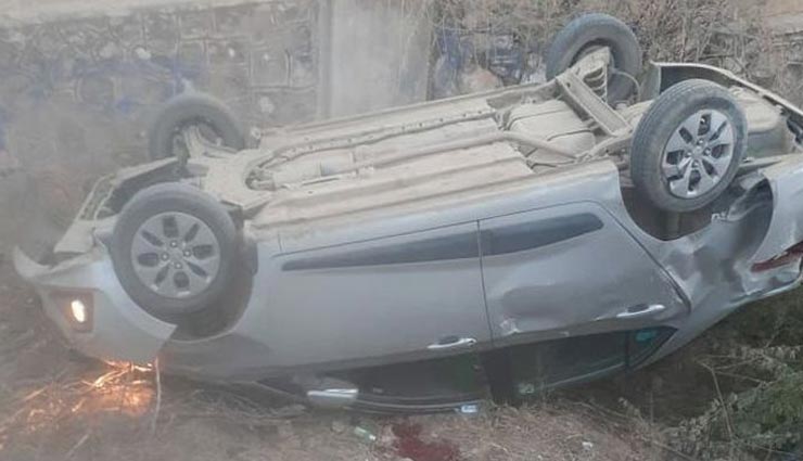 अजमेर : बीबी-बच्चे से मिलने भीलवाड़ा जा रहे थे डॉक्टर, असंतुलित होकर हाइवे से नीचे पलटी कार, हुई मौत