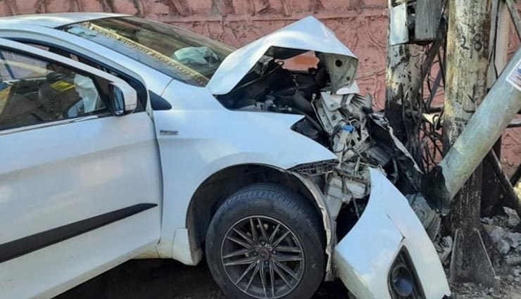 जयपुर : संजीवनी बना कार का एयरबैग, हादसे में बुरी तरह क्षतिग्रस्त हुआ गाड़ी का अगला हिस्सा