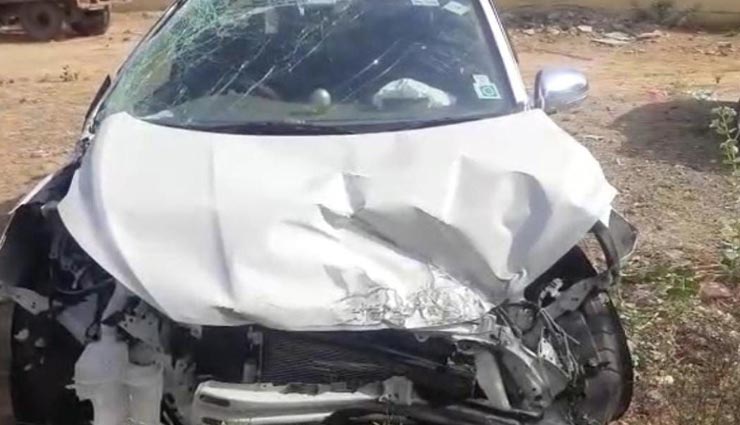 सीकर : ड्राइ‌वर की लापरवाही बनी हादसे का कारण, कार के चपेट में आने से बाइक सवार की मौत