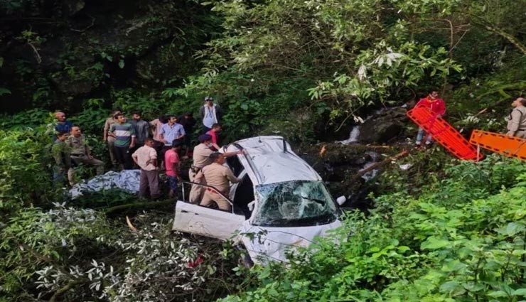 नैनीताल घूमने आए दंपती के साथ हुआ दर्दनाक हादसा, कार खाई में गिरने से दोनों की मौत