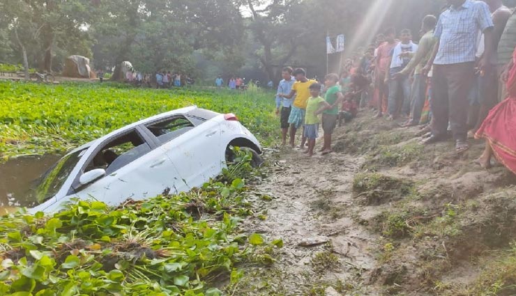 बिहार : अनियंत्रित होकर सड़क किनारे पानी से भरे गड्ढे में गिरी कार, 5 की मौत