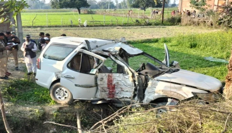 साइकिल सवार को बचाने के चक्कर में अनियंत्रित हुई कार, पेड़ से टकराई और पलटी, गई तीन लोगों की जान 