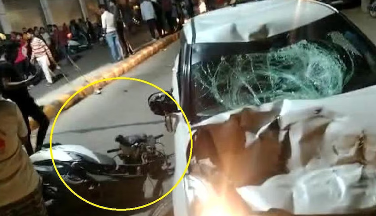 राजस्थान: झालावाड में कार की टक्कर से स्कूटी के हुए दो टुकड़े, 3 छात्र घायल 